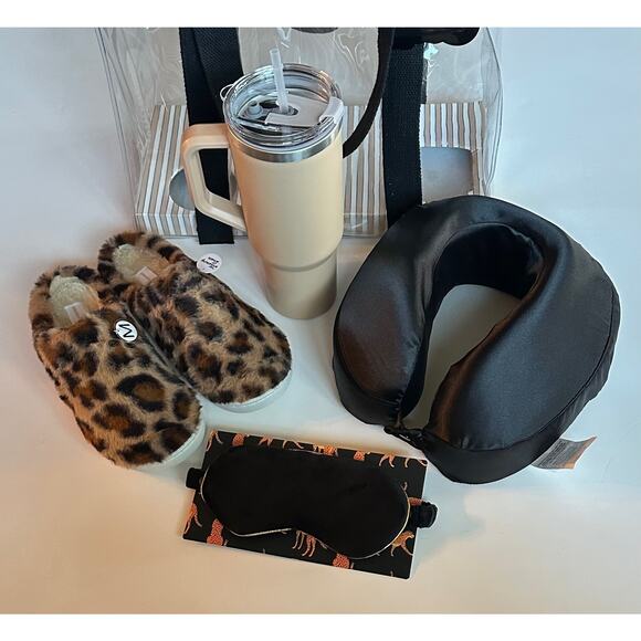 New Wondering Moon Ladies 6 pcs Travel Bag Set, Neck pillow, cup, slippers etc - Picture 2 of 10